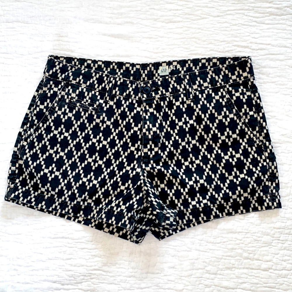 GAP Black and Cream Patterned Shorts